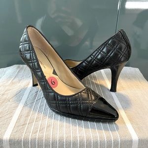 Adrienne Vittaduni black. Size 6
